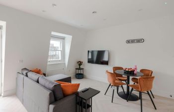 Fitzrovia Chic Holiday Home