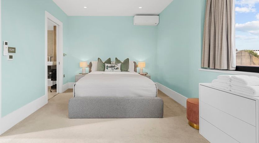 Photo of Clapham Moon