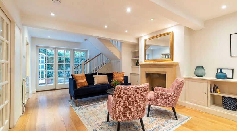 Photo of English Manner