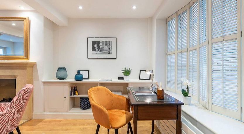 Photo of English Manner