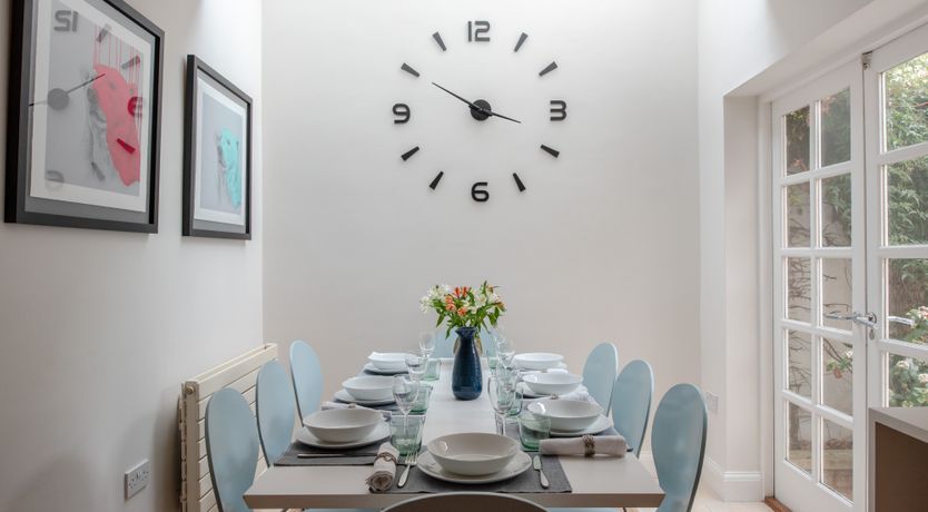 Photo of English Manner