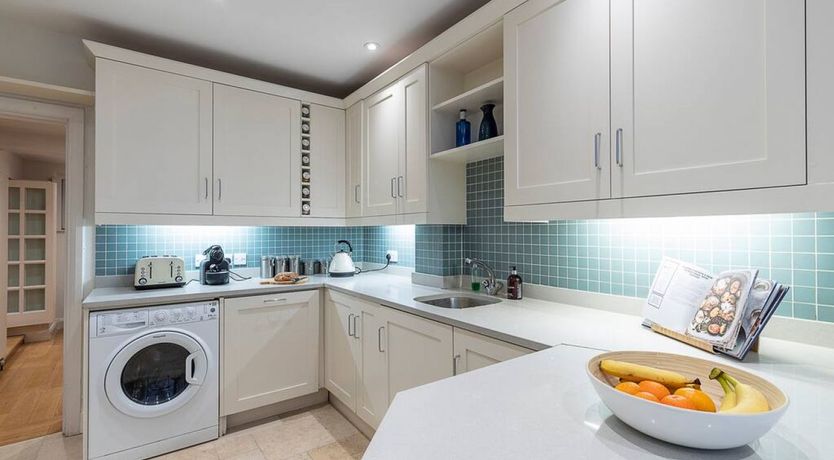 Photo of English Manner