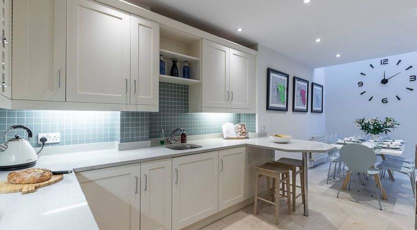 Photo of English Manner