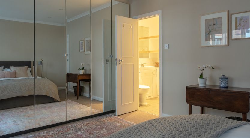 Photo of English Manner