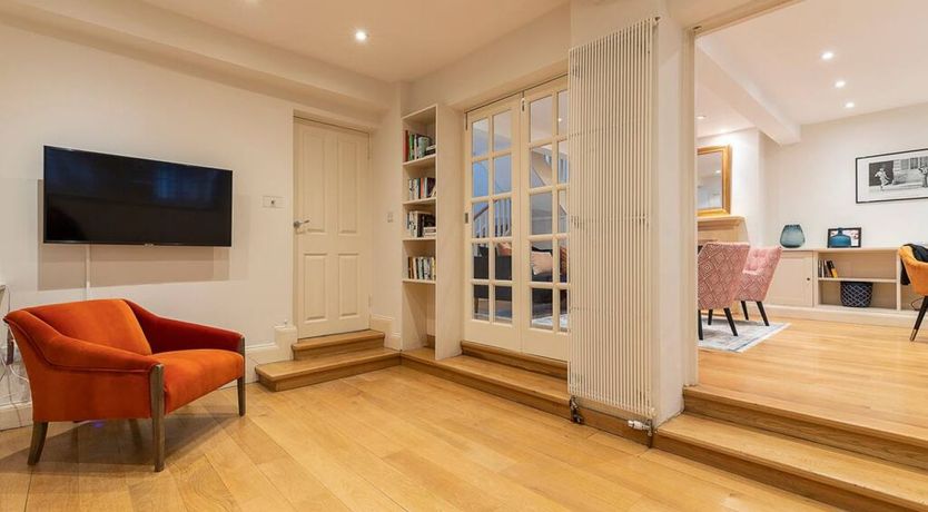 Photo of English Manner