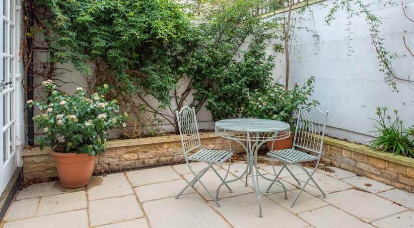 Photo of English Manner