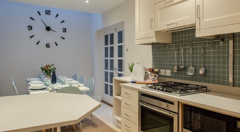 Photo of English Manner