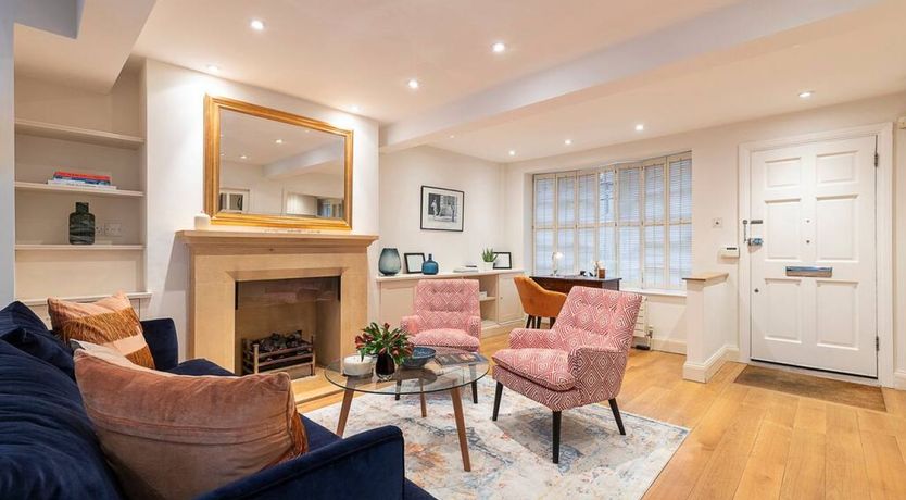 Photo of English Manner