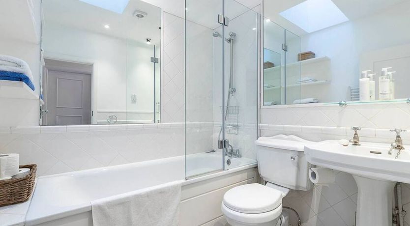 Photo of English Manner