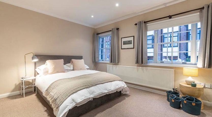 Photo of English Manner