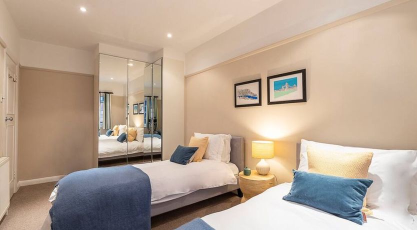 Photo of English Manner