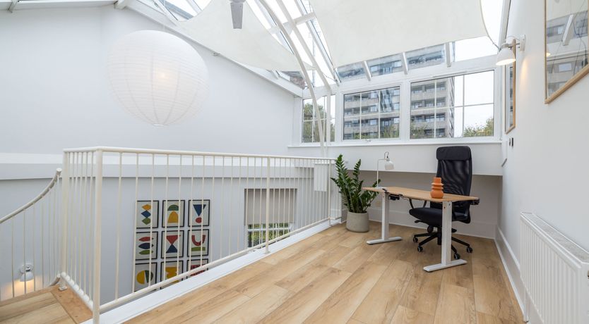 Photo of Greenhouse Light