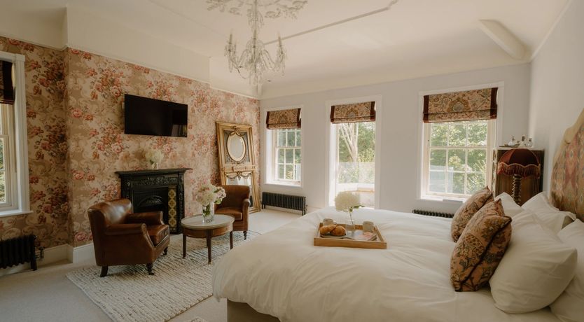 Photo of The Cheshire Set