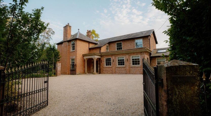 Photo of The Cheshire Set