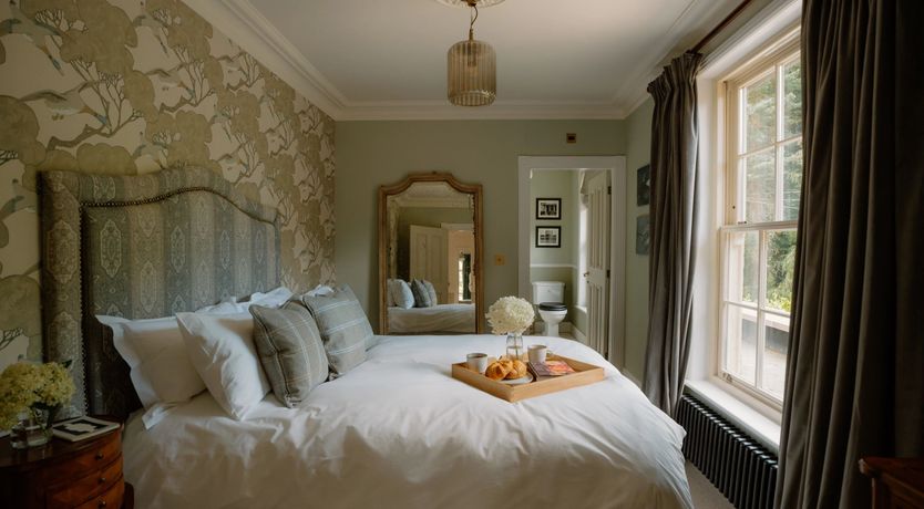 Photo of The Cheshire Set