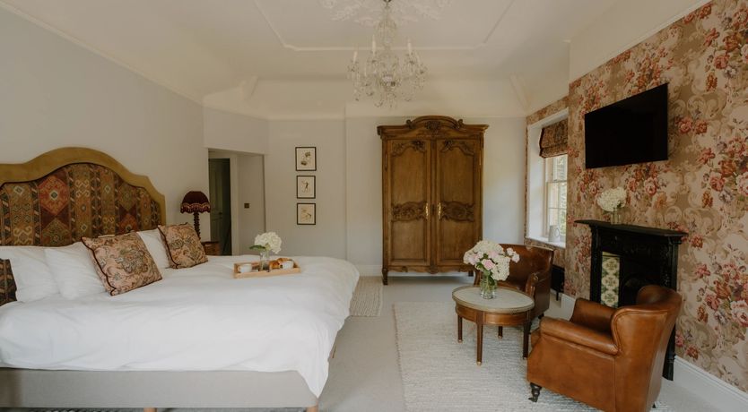 Photo of The Cheshire Set