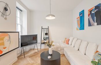 Fitzrovia Finesse Holiday Home