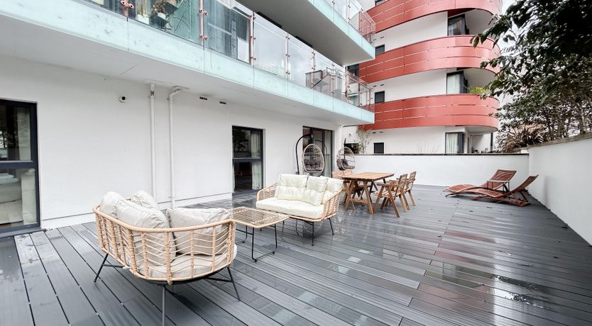 Photo of Grey & White Terrace