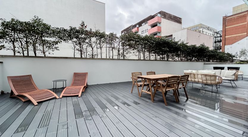 Photo of Grey & White Terrace