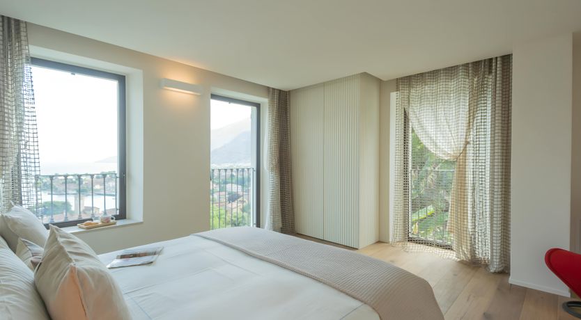 Photo of The Lakeside Paradise