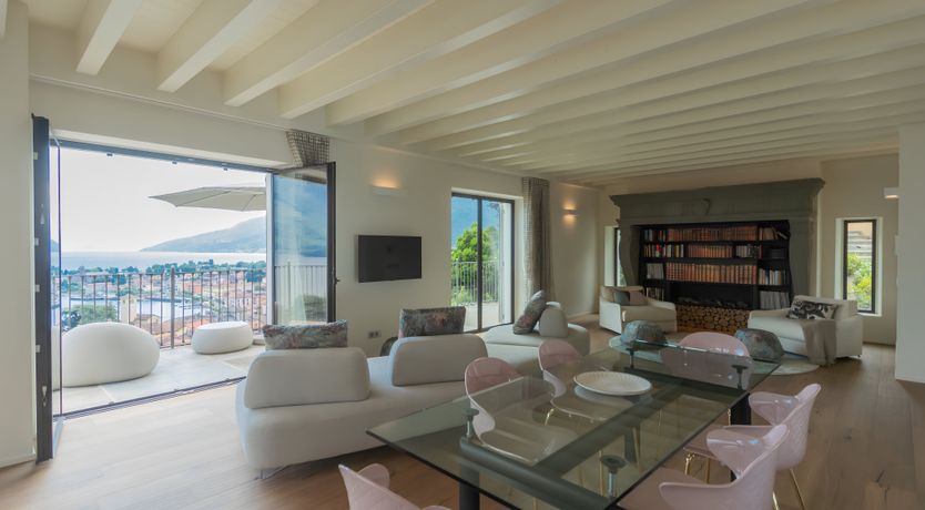 Photo of The Lakeside Paradise