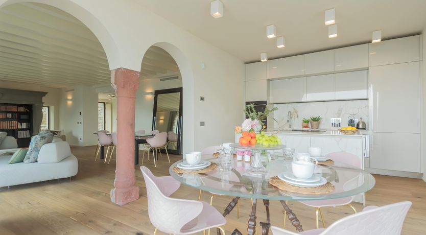 Photo of The Lakeside Paradise