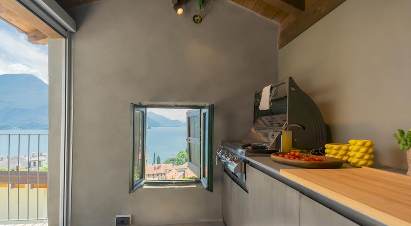 Photo of The Lakeside Paradise