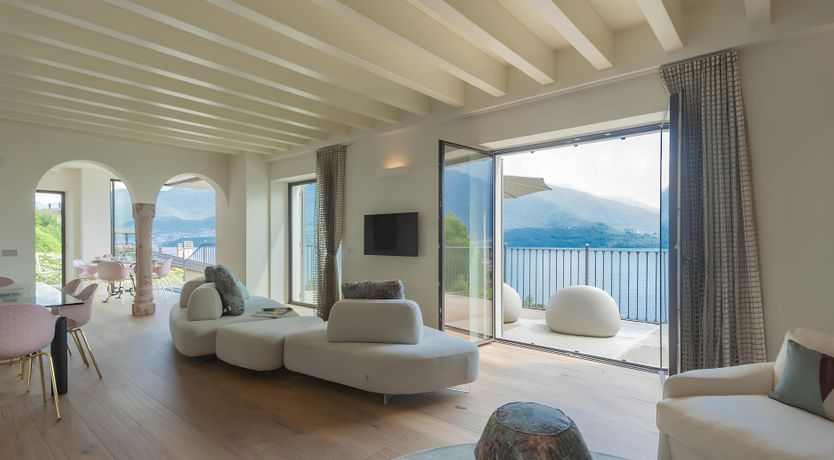 Photo of The Lakeside Paradise