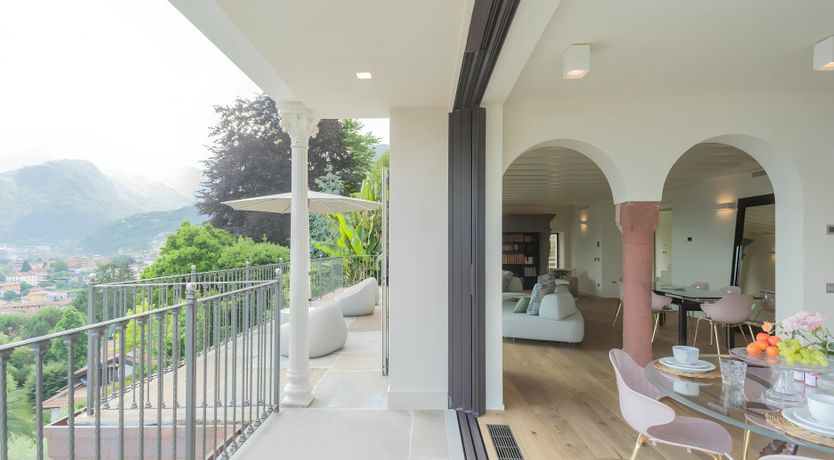 Photo of The Lakeside Paradise