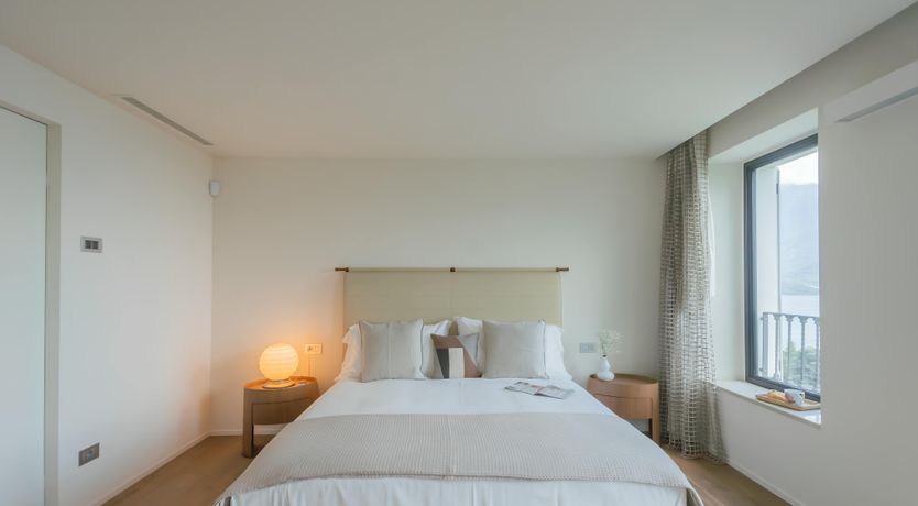 Photo of The Lakeside Paradise