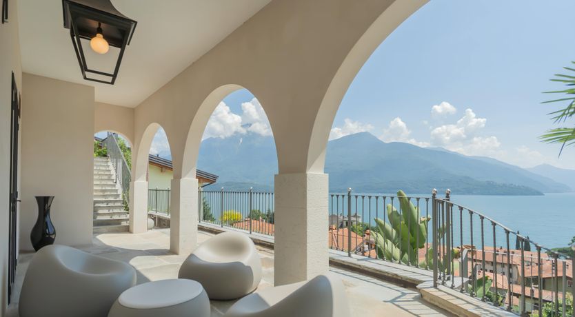 Photo of The Lakeside Paradise