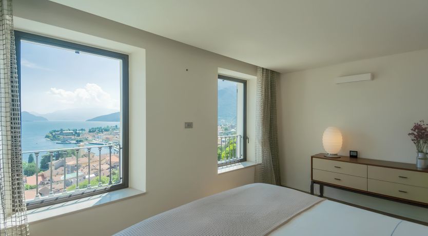 Photo of The Lakeside Paradise