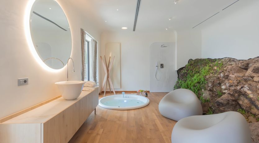 Photo of The Lakeside Paradise