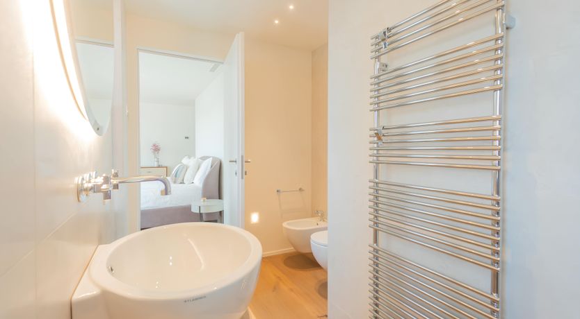 Photo of The Lakeside Paradise