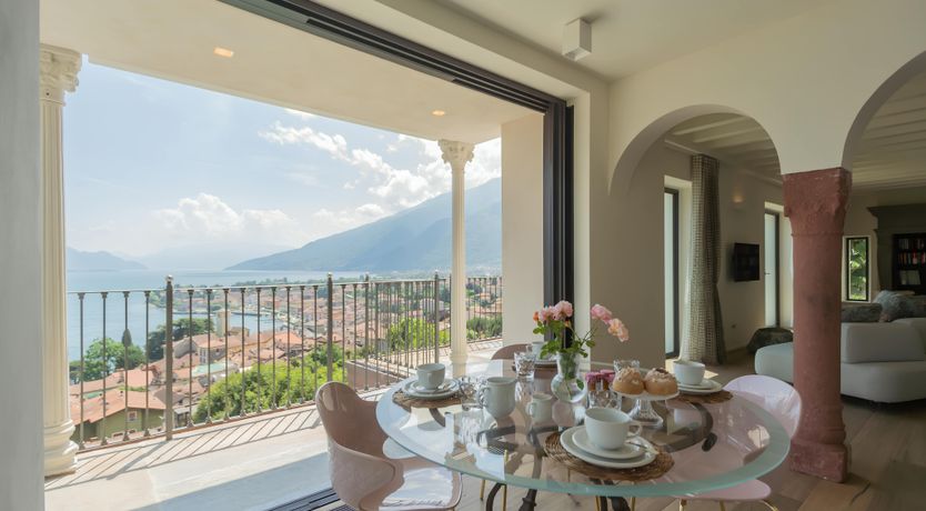 Photo of The Lakeside Paradise