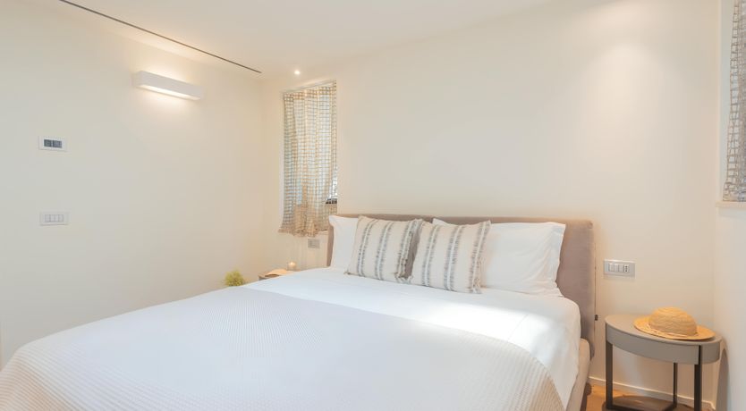 Photo of The Lakeside Paradise