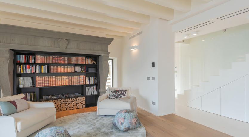 Photo of The Lakeside Paradise