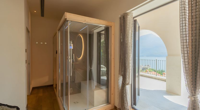 Photo of The Lakeside Paradise