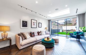 Battersea Hideaway Holiday Home