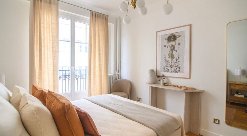 Photo of Parisian Moon