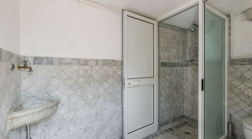 Photo of Tuscan Mahogany