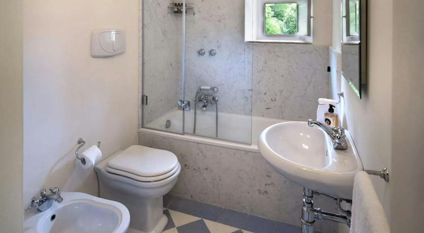 Photo of Oak & Apple