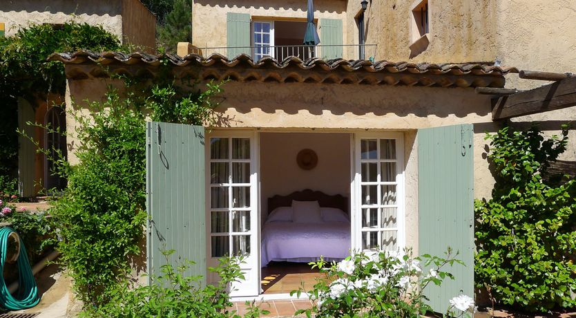 Photo of Champagne & Olive