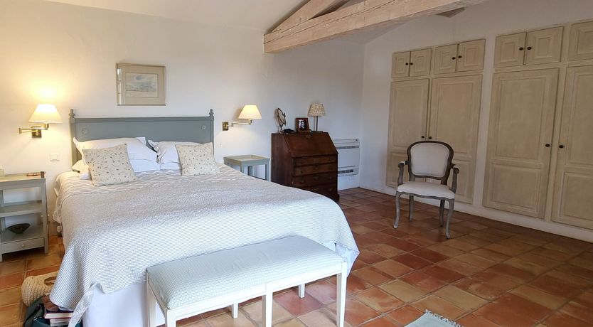 Photo of Champagne & Olive