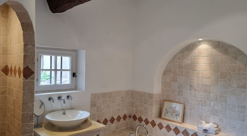 Photo of Champagne & Olive