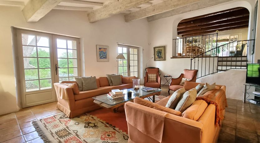 Photo of Champagne & Olive