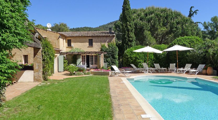 Photo of Champagne & Olive