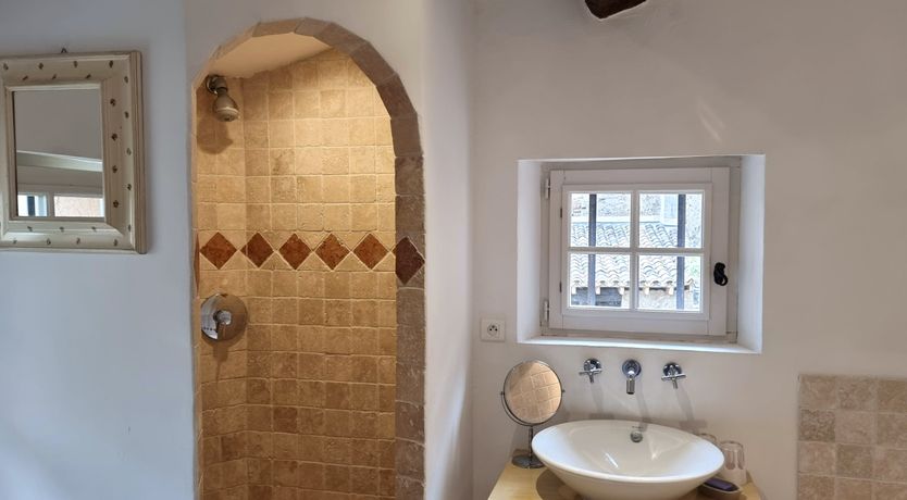 Photo of Champagne & Olive