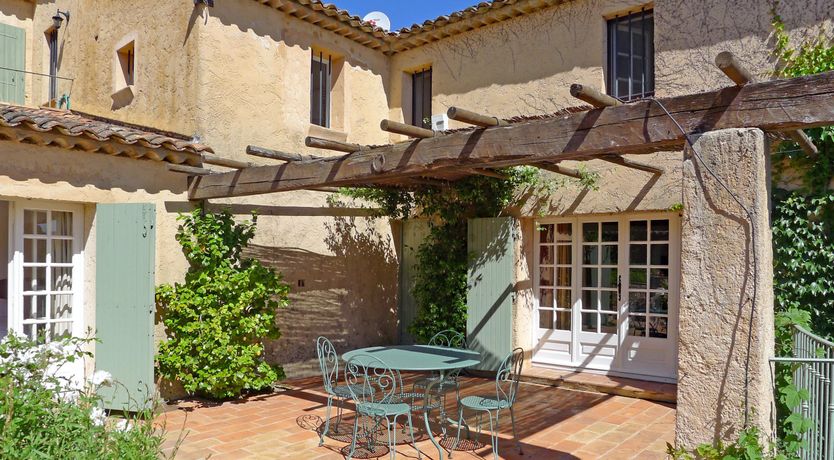 Photo of Champagne & Olive