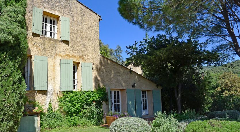 Photo of Champagne & Olive